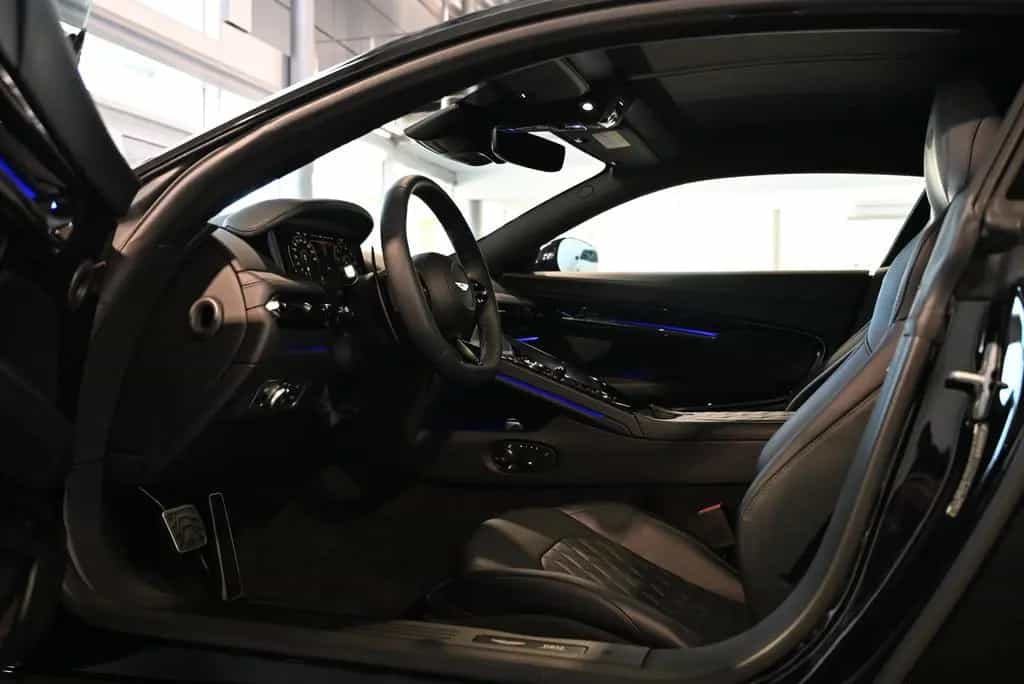 Aston Martin DB12 Coupe/Onyx Black/Sport Monotone/Dark Chrome 04/2026-photo-30