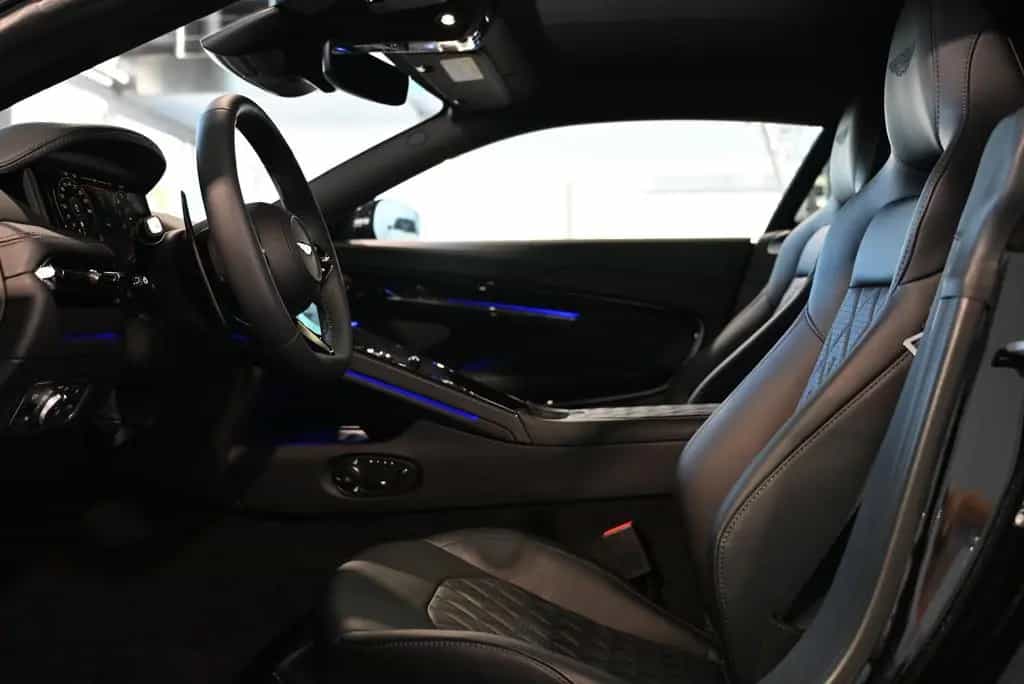 Aston Martin DB12 Coupe/Onyx Black/Sport Monotone/Dark Chrome 04/2026-photo-31