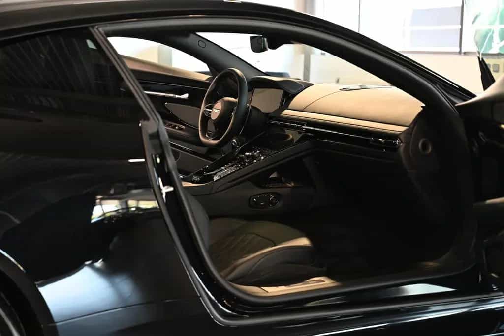 Aston Martin DB12 Coupe/Onyx Black/Sport Monotone/Dark Chrome 04/2026-photo-32