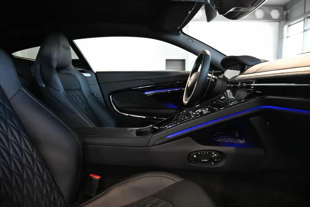 Aston Martin DB12 Coupe/Onyx Black/Sport Monotone/Dark Chrome 04/2026-photo-33