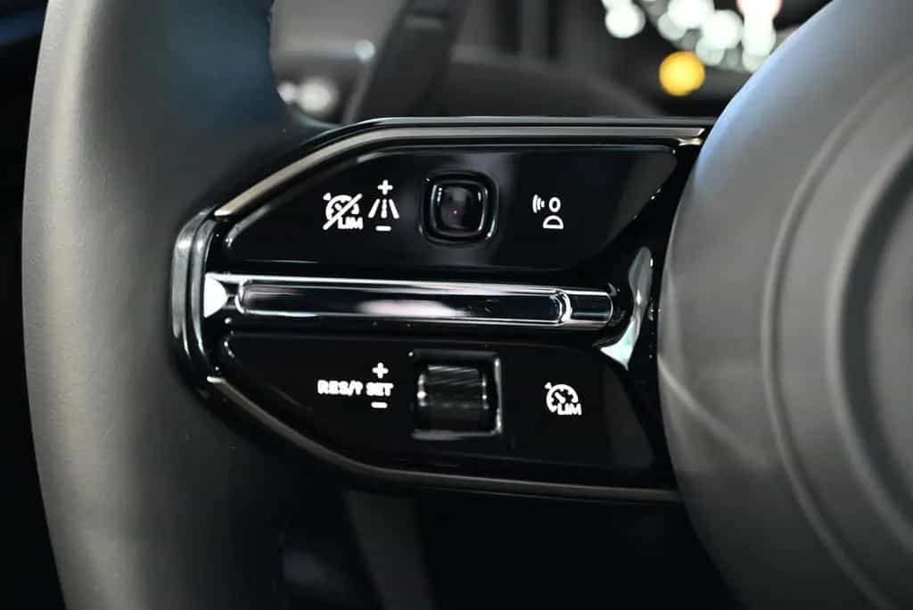 Aston Martin DB12 Coupe/Onyx Black/Sport Monotone/Dark Chrome 04/2026-photo-38