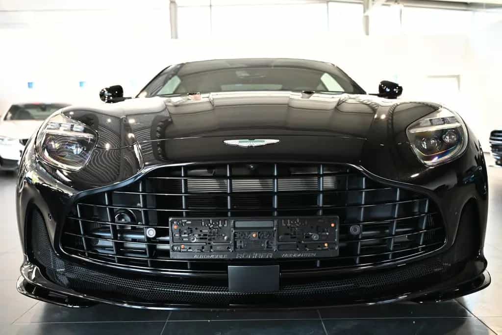 Aston Martin DB12 Coupe/Onyx Black/Sport Monotone/Dark Chrome 04/2026-photo-3