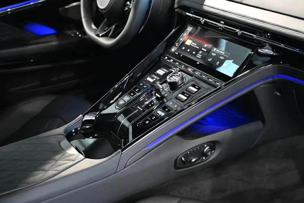 Aston Martin DB12 Coupe/Onyx Black/Sport Monotone/Dark Chrome 04/2026-photo-40
