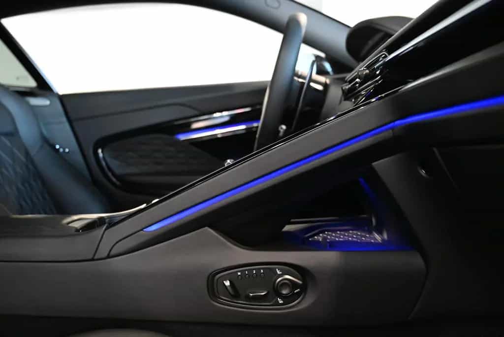 Aston Martin DB12 Coupe/Onyx Black/Sport Monotone/Dark Chrome 04/2026-photo-41