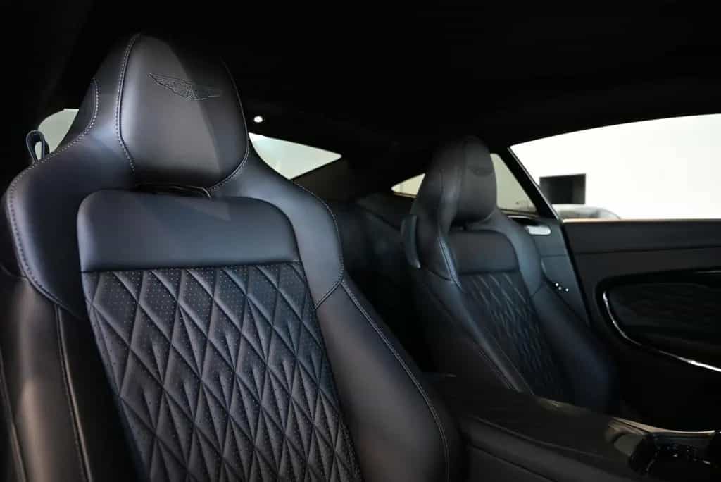 Aston Martin DB12 Coupe/Onyx Black/Sport Monotone/Dark Chrome 04/2026-photo-42
