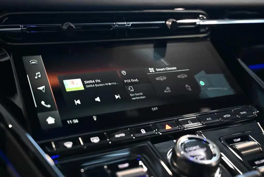 Aston Martin DB12 Coupe/Onyx Black/Sport Monotone/Dark Chrome 04/2026-photo-46