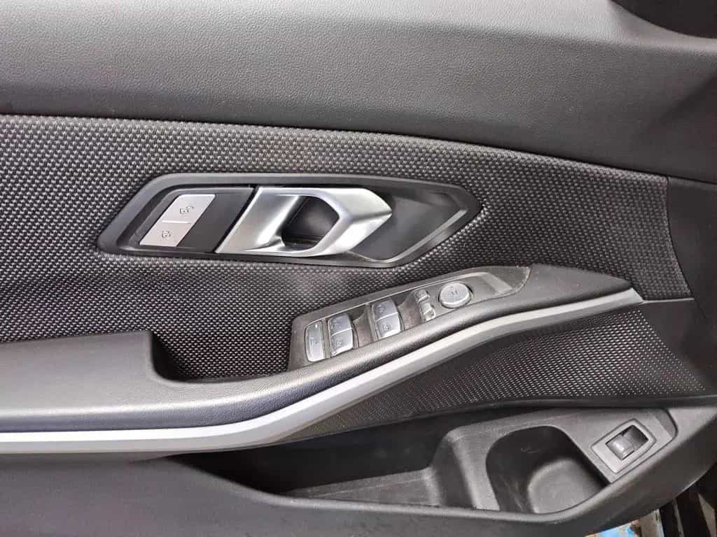 BMW 320 dA Touring Navi LED Curved HuD AHK ACC Shz 03/2023-photo-9