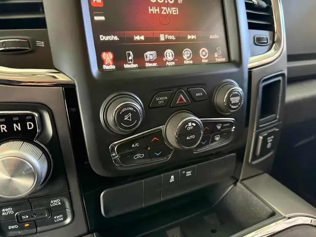 Dodge RAM 1500 HEMI 5.7 V8 4X4-AHK/Kamera/LPG/Alpine 07/2017-photo-20