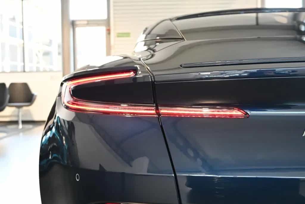 Aston Martin DB12 Coupe/Midnight Blue Metallic/Sport Monotone 04/2026-photo-17