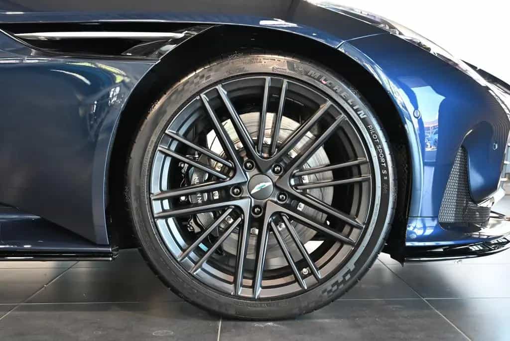 Aston Martin DB12 Coupe/Midnight Blue Metallic/Sport Monotone 04/2026-photo-19