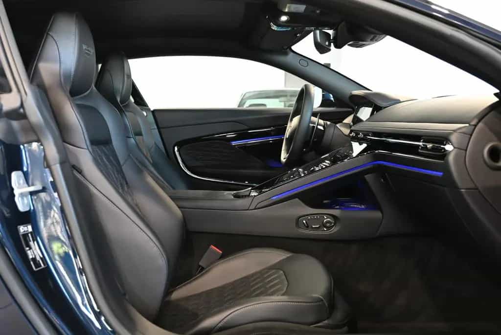 Aston Martin DB12 Coupe/Midnight Blue Metallic/Sport Monotone 04/2026-photo-33