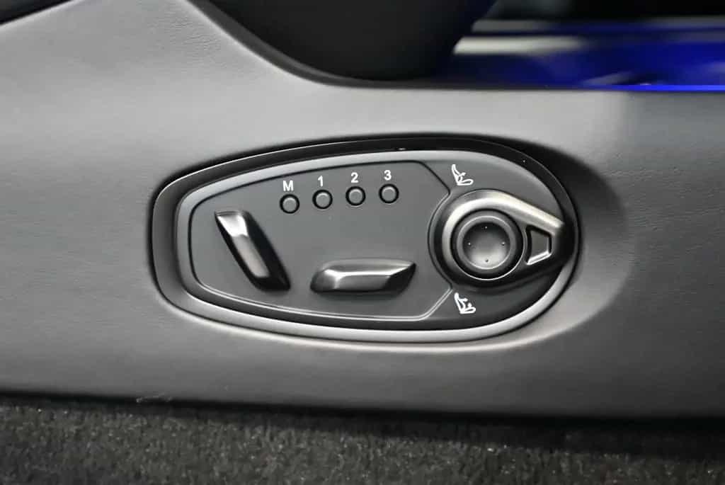Aston Martin DB12 Coupe/Midnight Blue Metallic/Sport Monotone 04/2026-photo-46