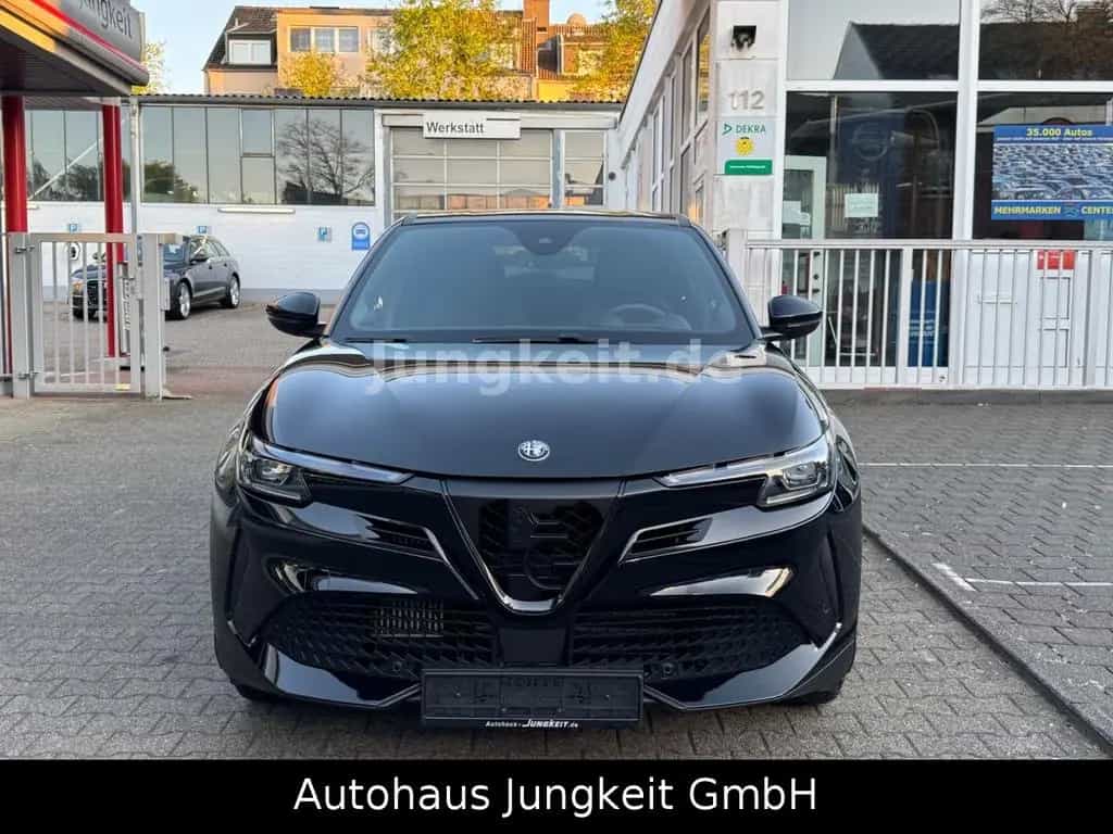 Alfa Romeo Junior Ibrida 1.2 VGT 48V-Hybrid 100 kW Speciale 08/2025-photo-1