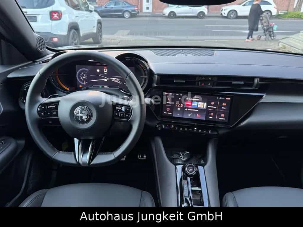 Alfa Romeo Junior Ibrida 1.2 VGT 48V-Hybrid 100 kW Speciale 08/2025-photo-11