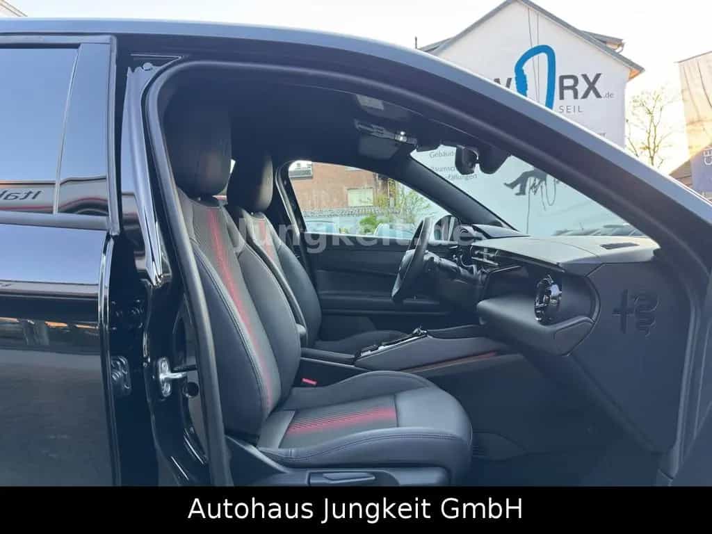 Alfa Romeo Junior Ibrida 1.2 VGT 48V-Hybrid 100 kW Speciale 08/2025-photo-16