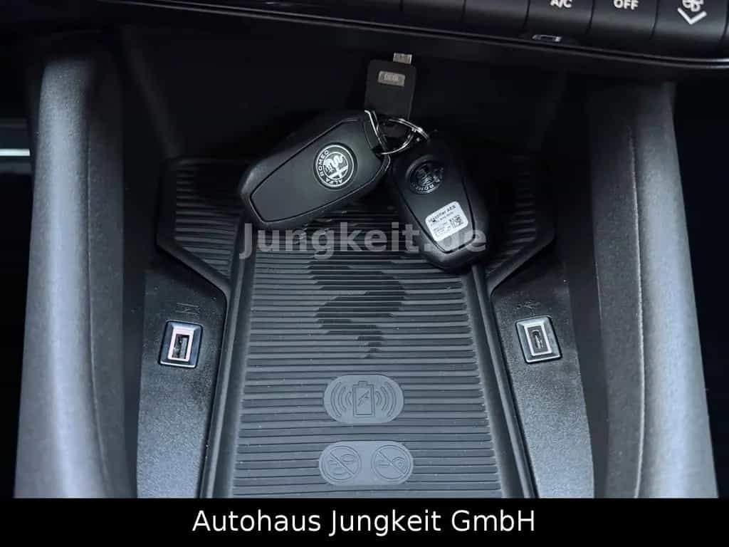 Alfa Romeo Junior Ibrida 1.2 VGT 48V-Hybrid 100 kW Speciale 08/2025-photo-19