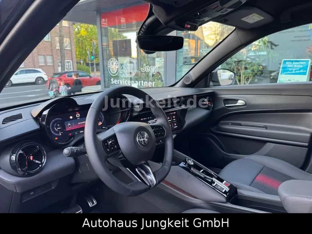 Alfa Romeo Junior Ibrida 1.2 VGT 48V-Hybrid 100 kW Speciale 08/2025-photo-9