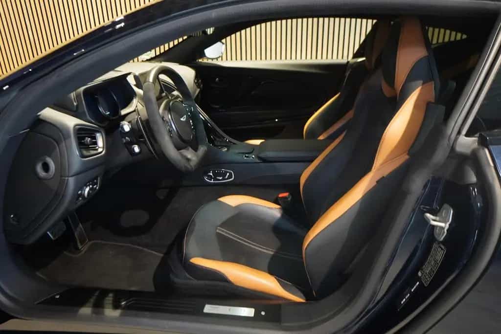 Aston Martin DB11 4.0 V8-Bang& Olufsen-Facelift-20 Zoll- 04/2022-photo-4