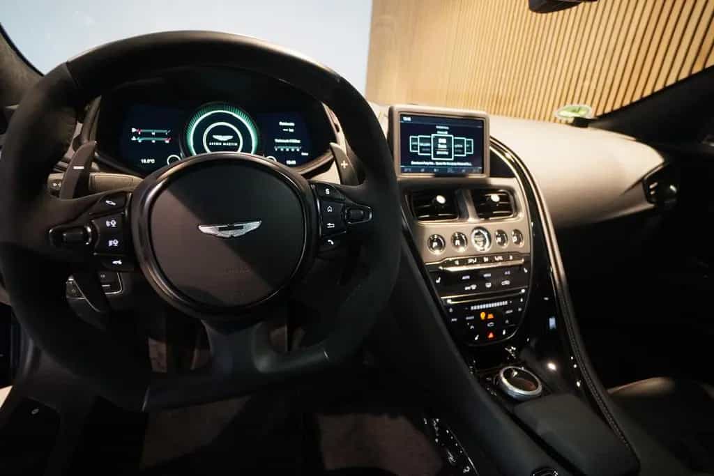 Aston Martin DB11 4.0 V8-Bang& Olufsen-Facelift-20 Zoll- 04/2022-photo-6