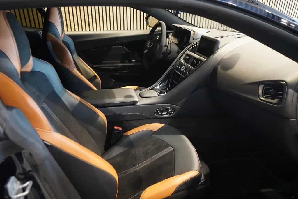 Aston Martin DB11 4.0 V8-Bang& Olufsen-Facelift-20 Zoll- 04/2022-photo-9