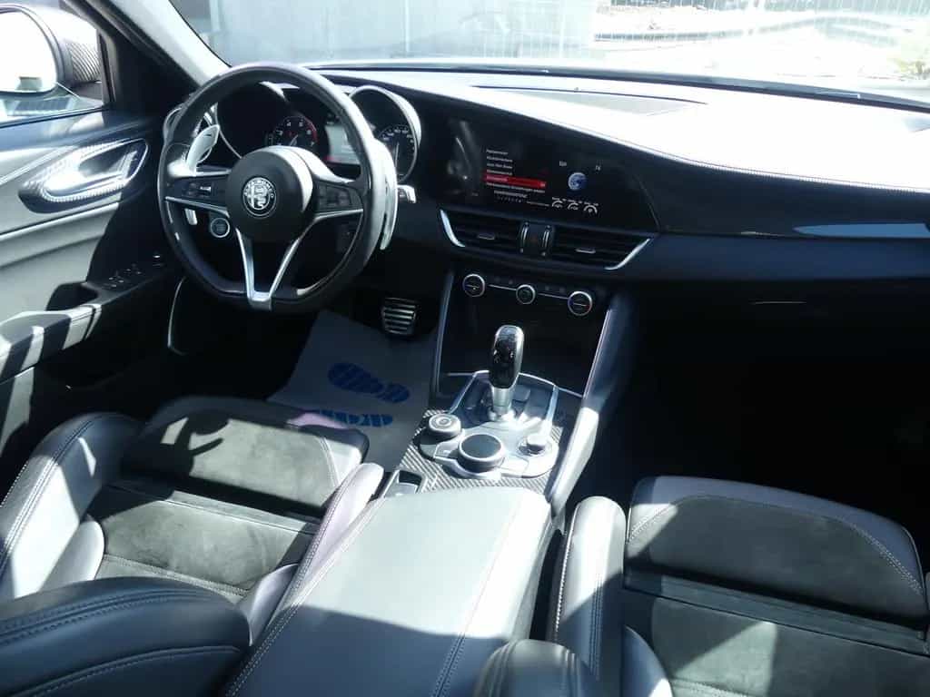Alfa Romeo Giulia Veloce 2.0 Turbo 16V Ti Q4 ALCANT/NAV/KAM 02/2019-photo-2