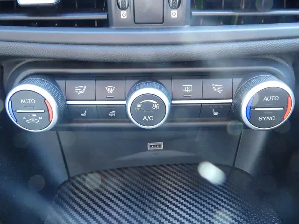 Alfa Romeo Giulia Veloce 2.0 Turbo 16V Ti Q4 ALCANT/NAV/KAM 02/2019-photo-7