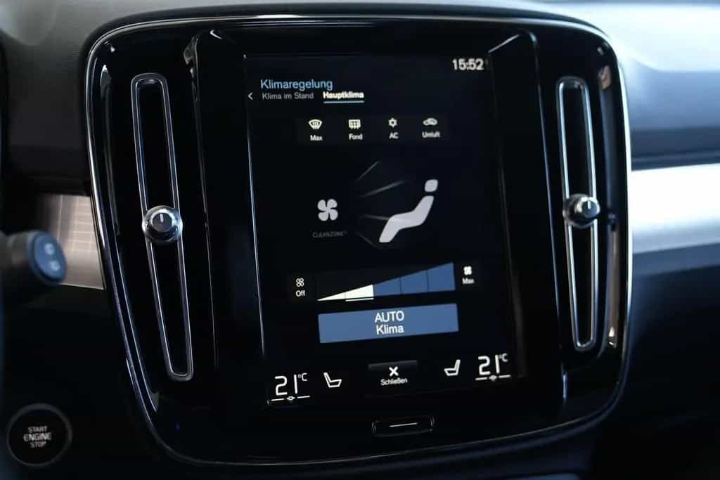 Volvo XC40 Momentum AWD 08/2018-photo-30