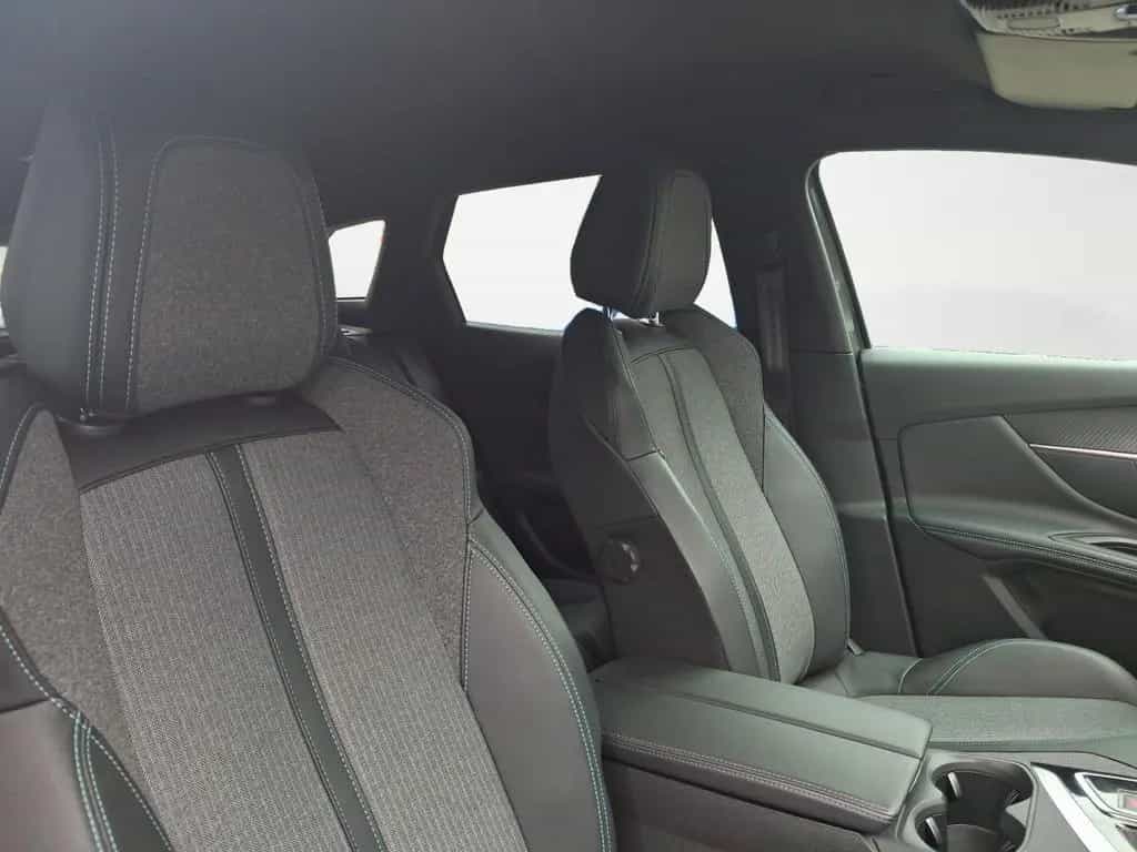 Peugeot 3008 PureTech 130 Allure Pack R-Kamera Navi 03/2024-photo-8