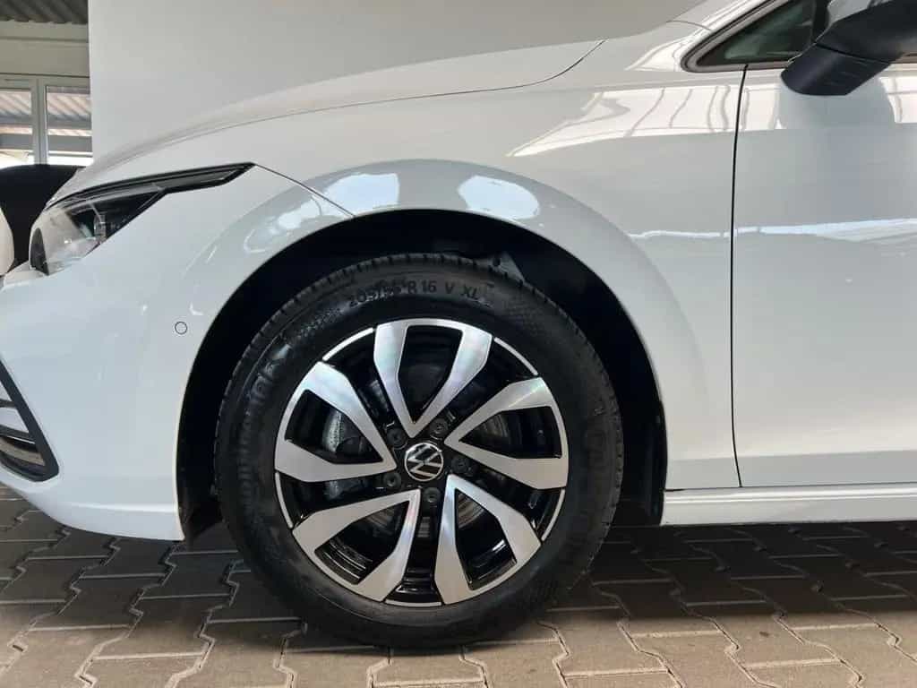 Volkswagen Golf 8 ACTIVE 1.5 TSI HEAD-UP NAVI 12/2022-photo-3