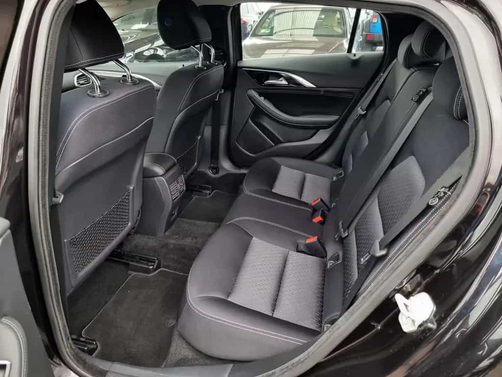 Infiniti Q30 d Premium Aut-F1 Nav LED SHZ Tempomat PERFEKT 01/2017-photo-10