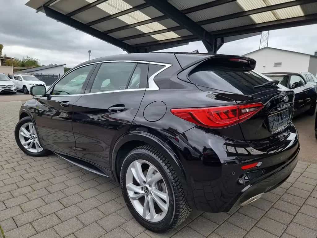Infiniti Q30 d Premium Aut-F1 Nav LED SHZ Tempomat PERFEKT 01/2017-photo-3