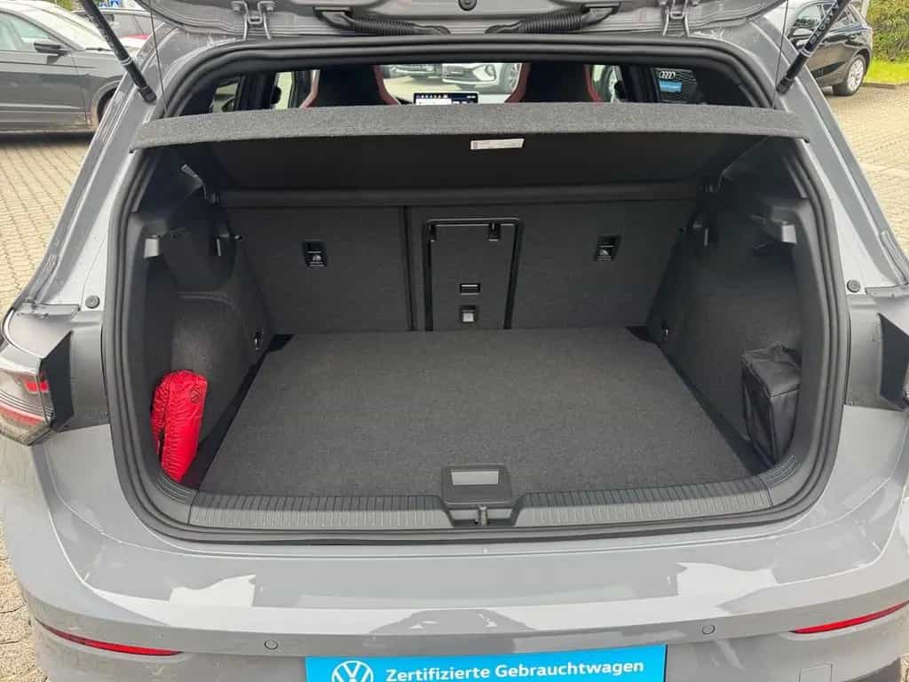 Volkswagen Golf VIII 2.0 TSI DSG GTI Navi IQ.Light DAB+ Fro 09/2025-photo-5