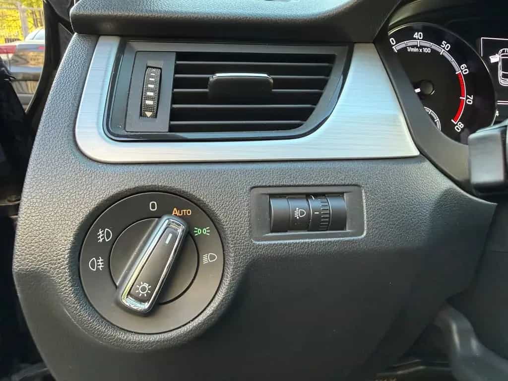 Skoda Rapid Spaceback 1.4 TSI Drive Automatik AHK 06/2017-photo-26