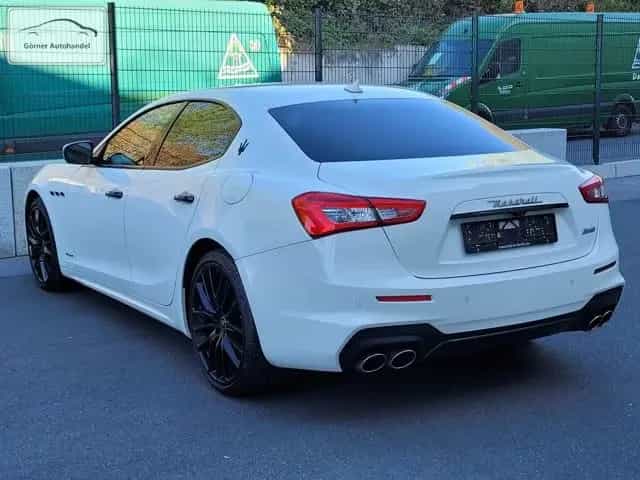 Maserati Ghibli 3,0 V6 D Leder+Schiebdach+360°+Carbon 08/2019-photo-2
