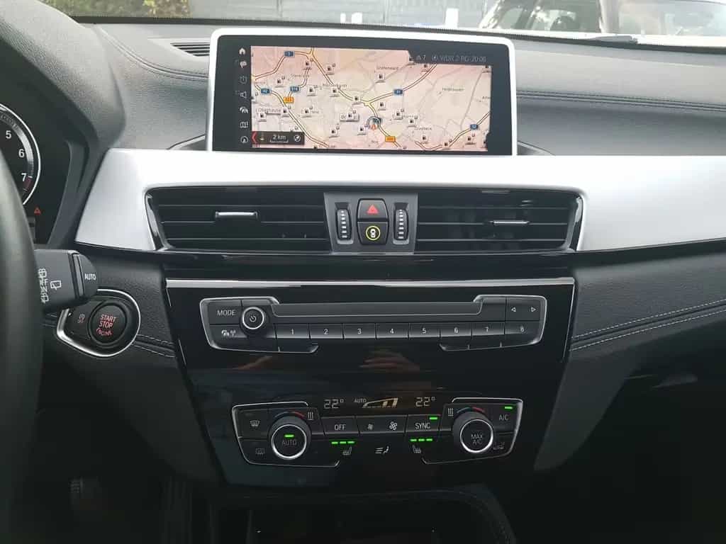BMW X2 sDrive18i Advantage Navi AHK PDC Sitzheizung 05/2022-photo-15