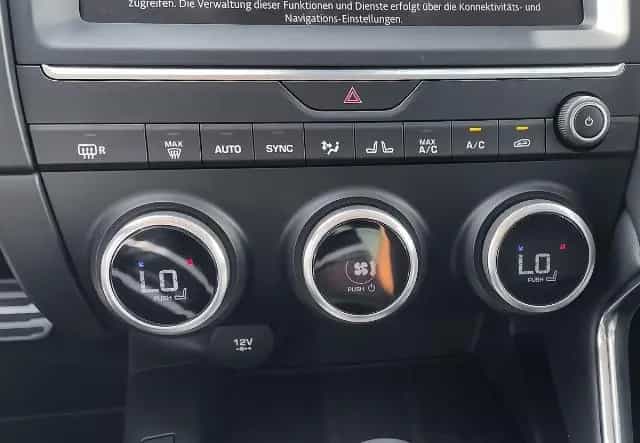 Jaguar E-Pace D240 R-Dynamic PANO SHZ NAVI RFK LED MERI 04/2018-photo-20