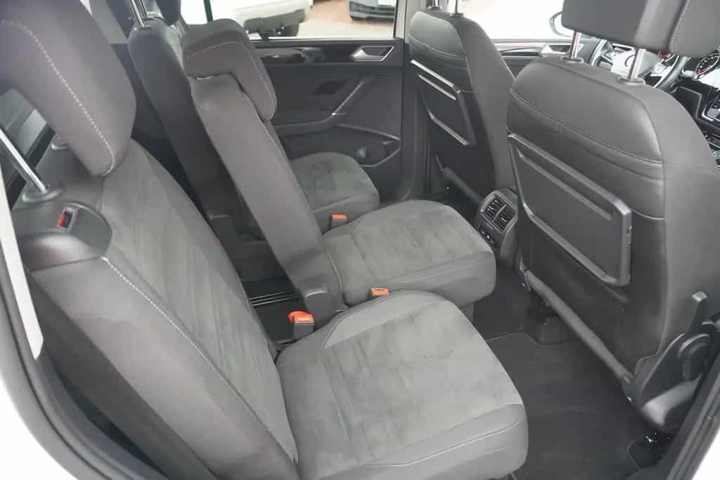 Volkswagen Touran 1.4 TSI R-Line Kamera AHK LED ACC Keyless 08/2018-photo-11