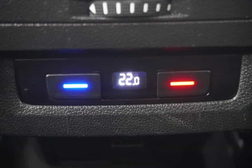 Volkswagen Touran 1.4 TSI R-Line Kamera AHK LED ACC Keyless 08/2018-photo-15