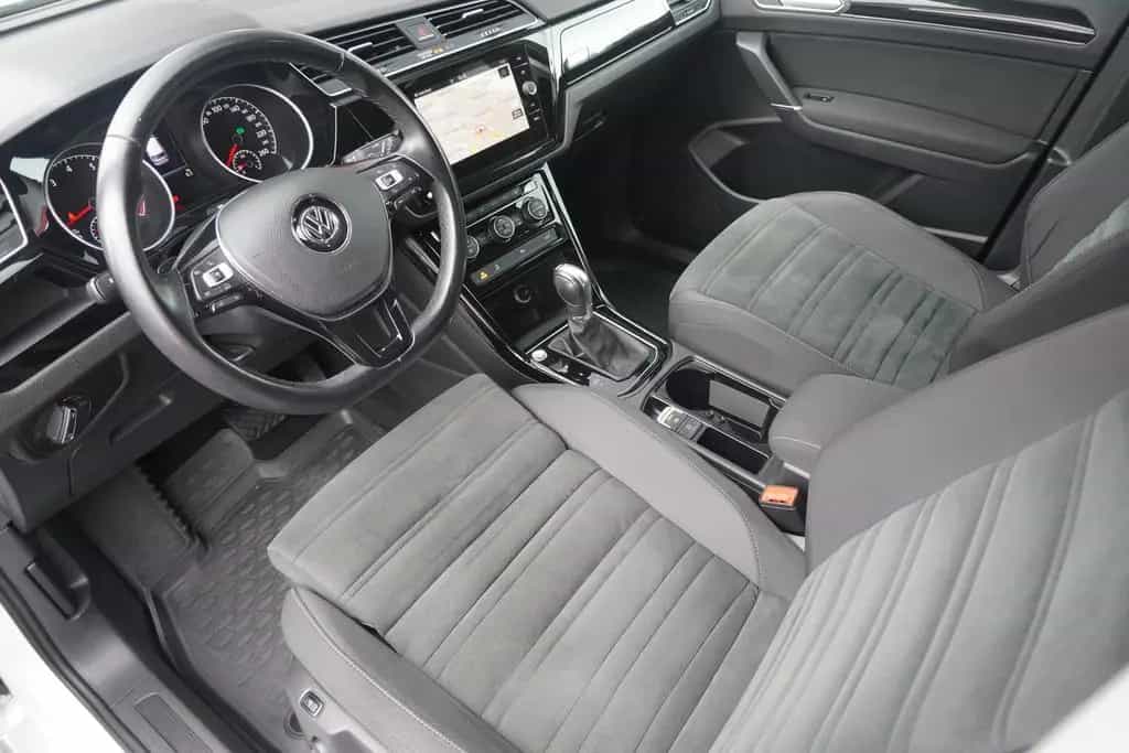 Volkswagen Touran 1.4 TSI R-Line Kamera AHK LED ACC Keyless 08/2018-photo-22