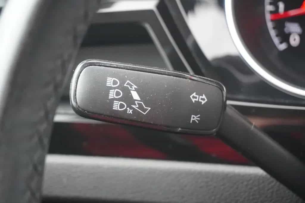 Volkswagen Touran 1.4 TSI R-Line Kamera AHK LED ACC Keyless 08/2018-photo-27