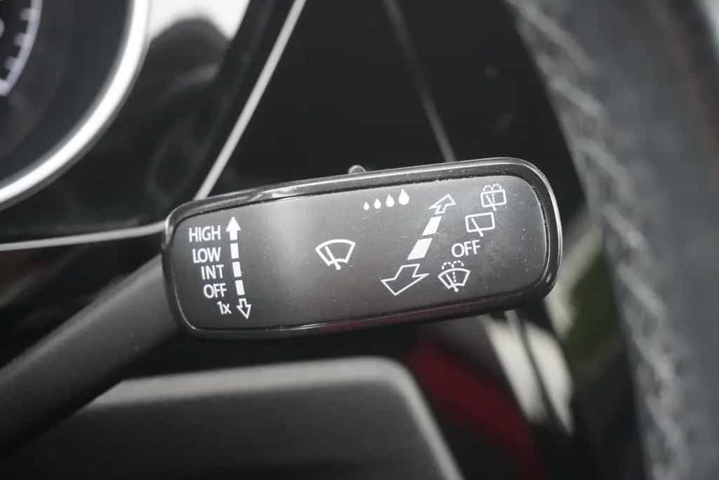 Volkswagen Touran 1.4 TSI R-Line Kamera AHK LED ACC Keyless 08/2018-photo-28