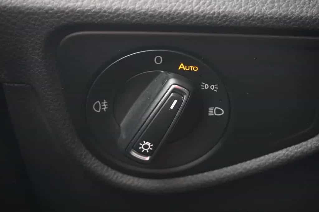 Volkswagen Touran 1.4 TSI R-Line Kamera AHK LED ACC Keyless 08/2018-photo-29
