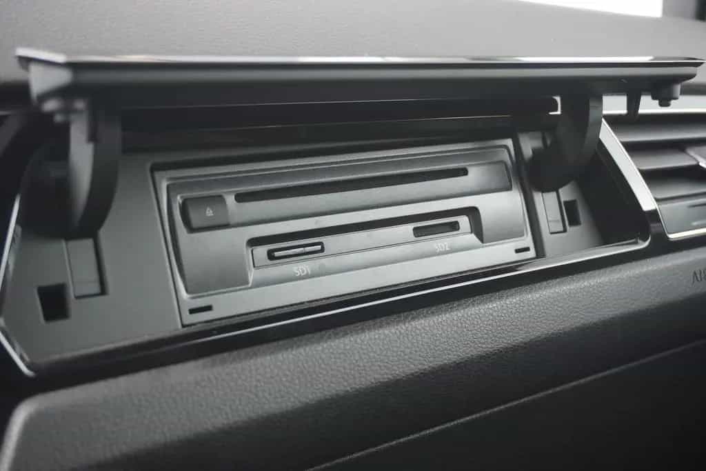 Volkswagen Touran 1.4 TSI R-Line Kamera AHK LED ACC Keyless 08/2018-photo-31