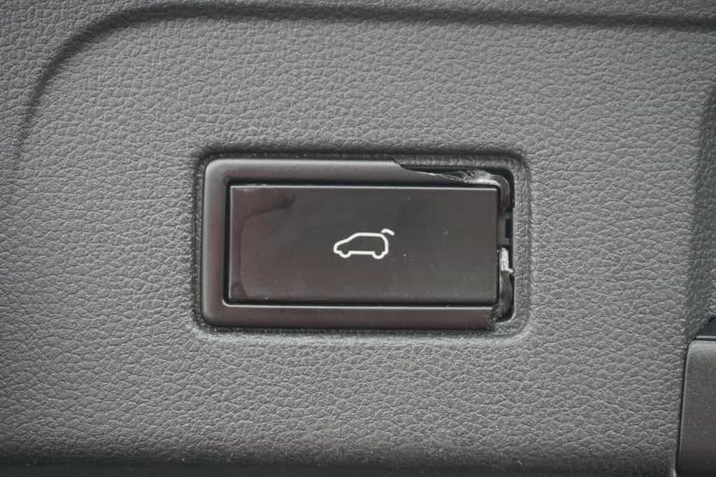 Volkswagen Touran 1.4 TSI R-Line Kamera AHK LED ACC Keyless 08/2018-photo-6