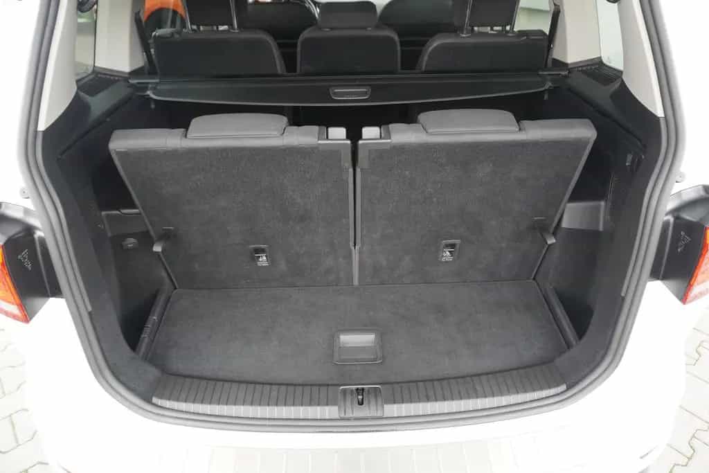 Volkswagen Touran 1.4 TSI R-Line Kamera AHK LED ACC Keyless 08/2018-photo-7
