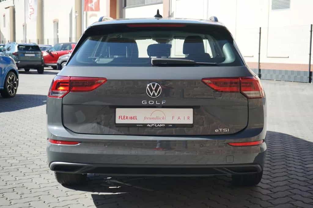 Volkswagen Golf VIII Life 1.0 eTSI DSG LED Navi ACC Kamera 03/2021-photo-4