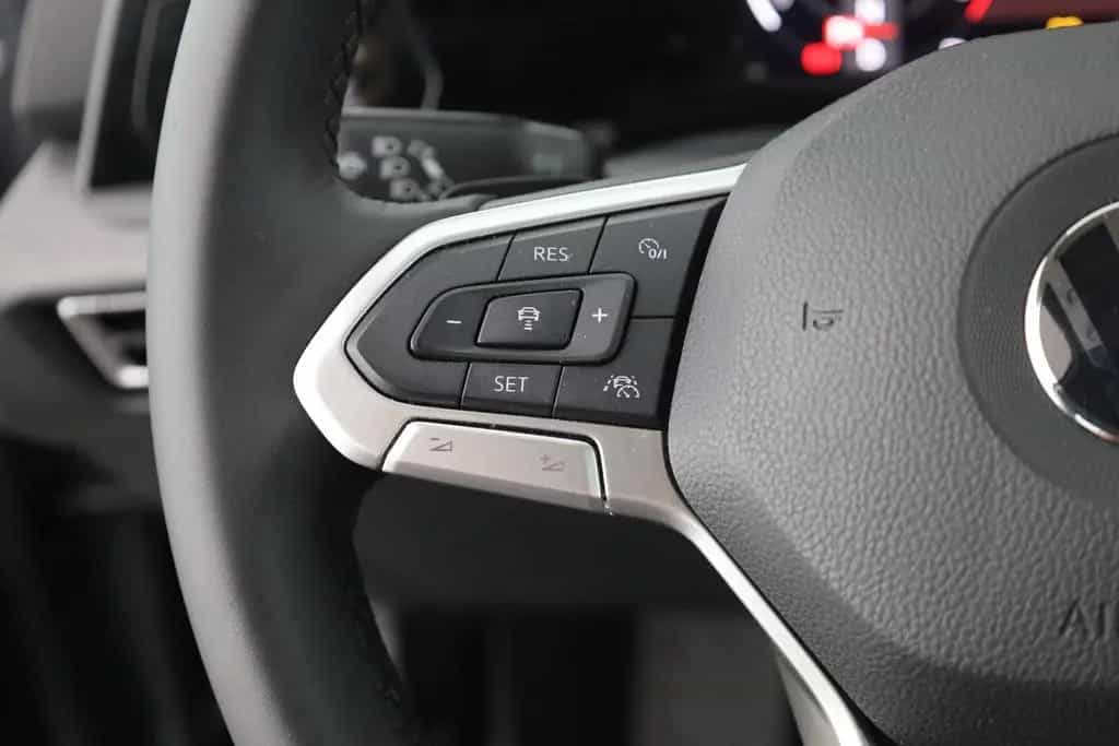 Volkswagen Golf 1.5 eTSI DSG Style LED Navi ACC Sitzheizung 08/2021-photo-14