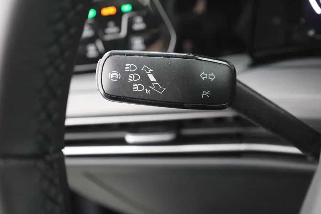 Volkswagen Golf 1.5 eTSI DSG Style LED Navi ACC Sitzheizung 08/2021-photo-17
