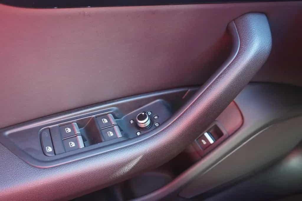 Audi A4 Avant 40 2.0 TFSI S-Line LED Navi PDC DAB 03/2019-photo-23