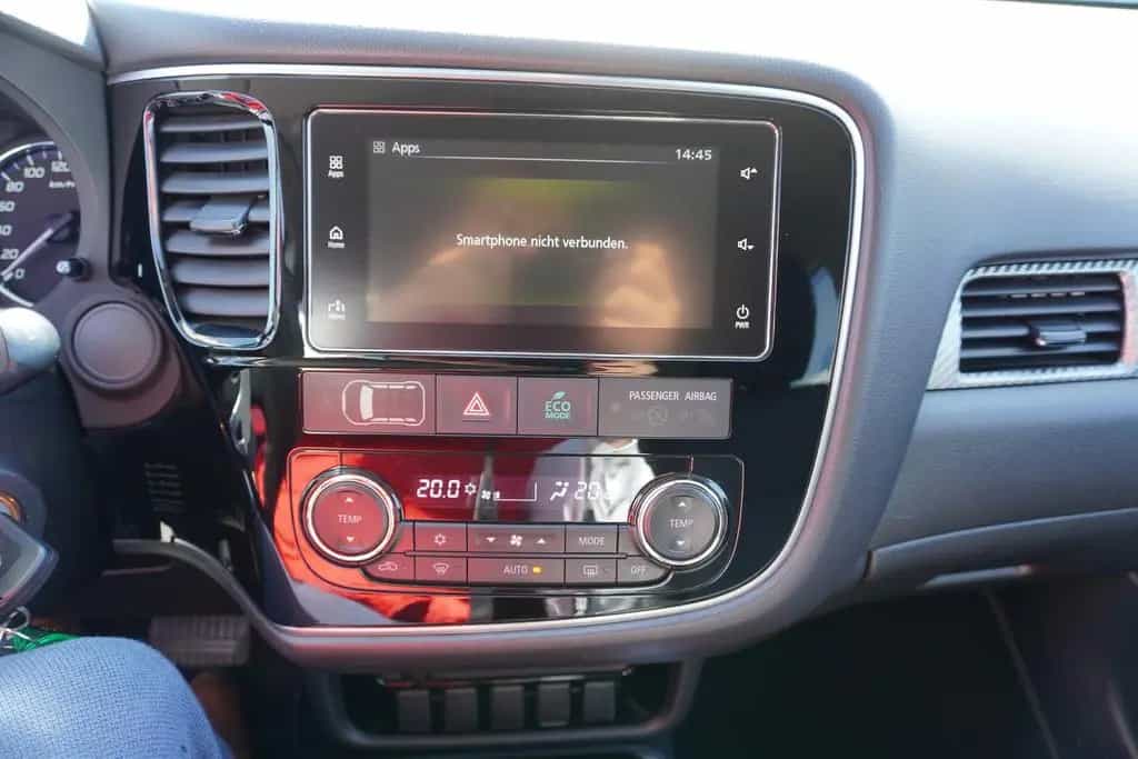 Mitsubishi Outlander 2.0 2WD Kamera Tempomat AHK PDC 06/2018-photo-16
